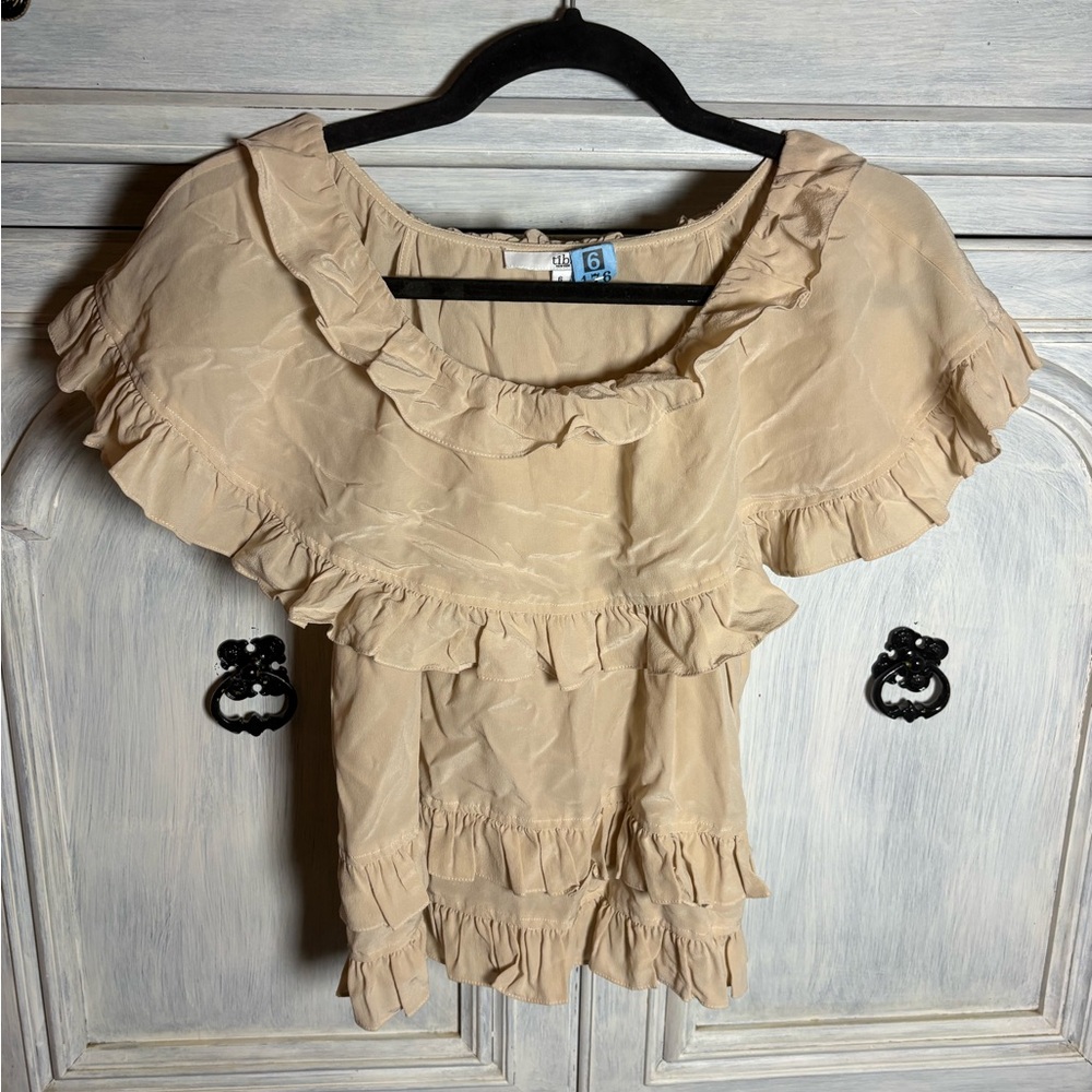 Tibi New York Nude Ruffled Tiered Sleeveless Silk Blouse Romantic Stylish